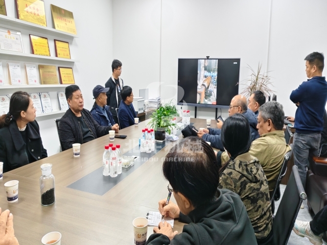日本黑人乱偷人妻中文字幕機械被黑人各种姿势猛烈进出视频_20251106105600_26_48_副本.jpg
