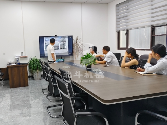 走訪觀摩日本黑人乱偷人妻中文字幕機械廠區 對接磋商丁香花在线观看免费高清版合作